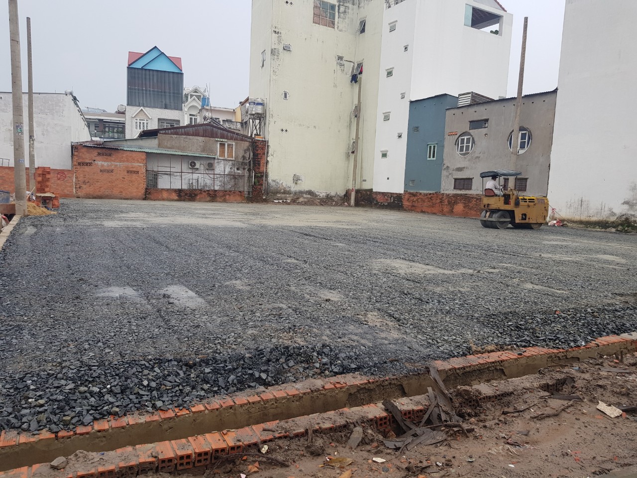 Rải đá 0x4 trong thi công sân bóng